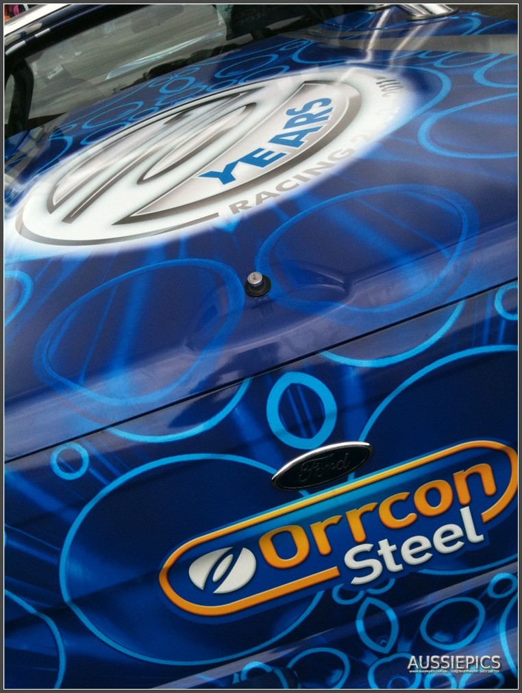 V8 Supercar shots from Bathurst 2011 : Orrcon Steel ute in 