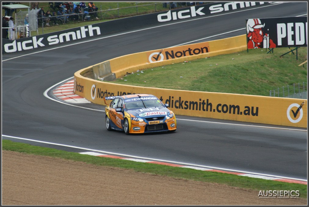 V8 Supercar shots from Bathurst 2011 : Will Davison and Luke Youldens car