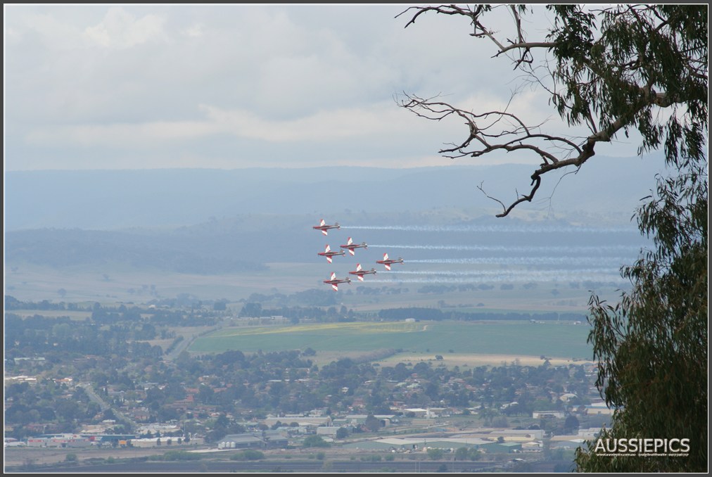 V8 Supercar shots from Bathurst 2011 : The Roulettes