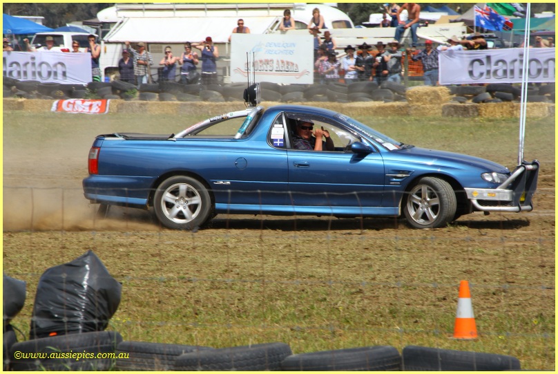 Circle Work, Hands-free : Deni Ute Muster 2010