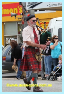 Bagpiper at Ficifolia festival 2011