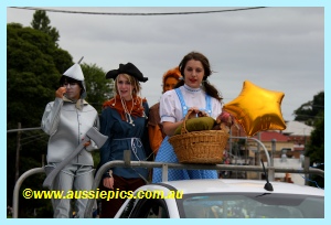 Dorothy and Toto, and the woodcutter, scarecrow and tinman Dorothy and Toto, and the woodcutter, scarecrow and tinman