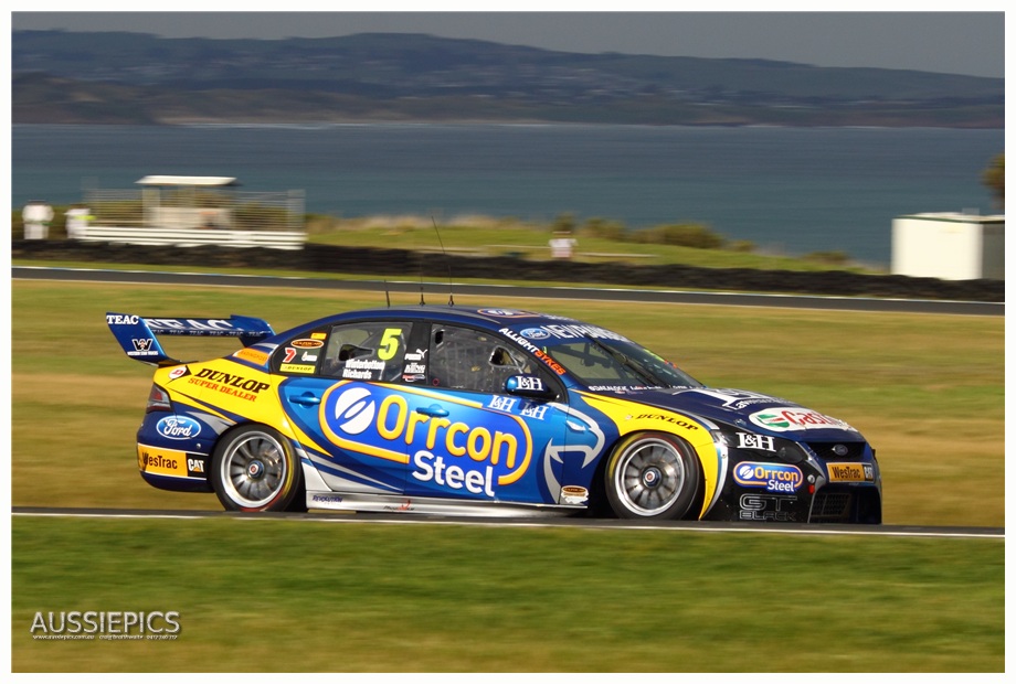 v8 Supercar shots from Phillip Island : Number 5, Mark Winterbottom / S Richards