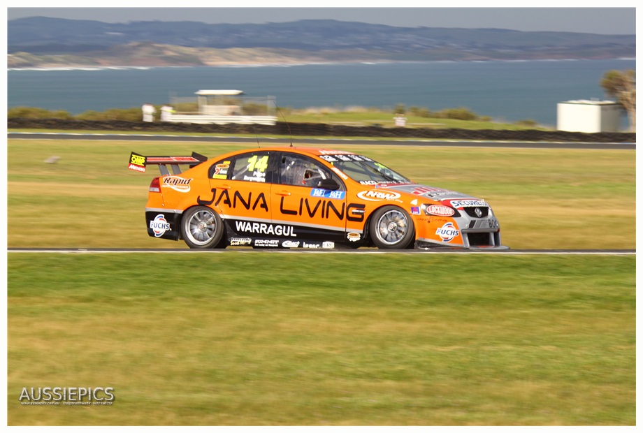 v8 Supercar shots from Phillip Island : Car 14, Bargs' car, Price and Bargwanna